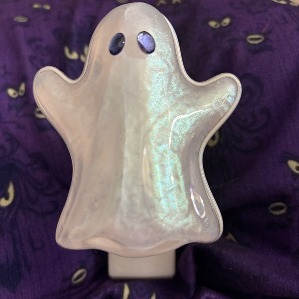Iridescent Ghost Night Light wallflower